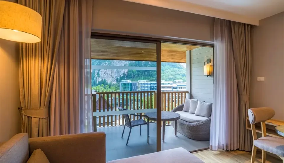 هتل هالیدی این ریزورت کرابی